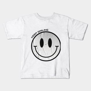 Keep smiling Kids T-Shirt